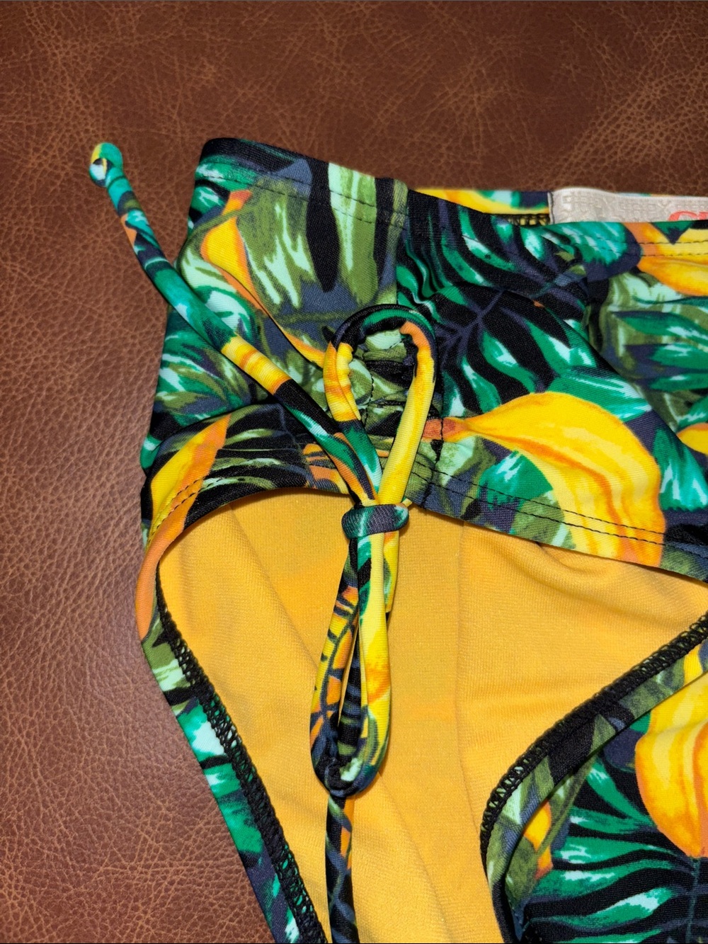 NWOT Gianni Bini Gone Bananas Yellow Tropical Print Bikini Set Women’s Medium - Picture 8 of 11